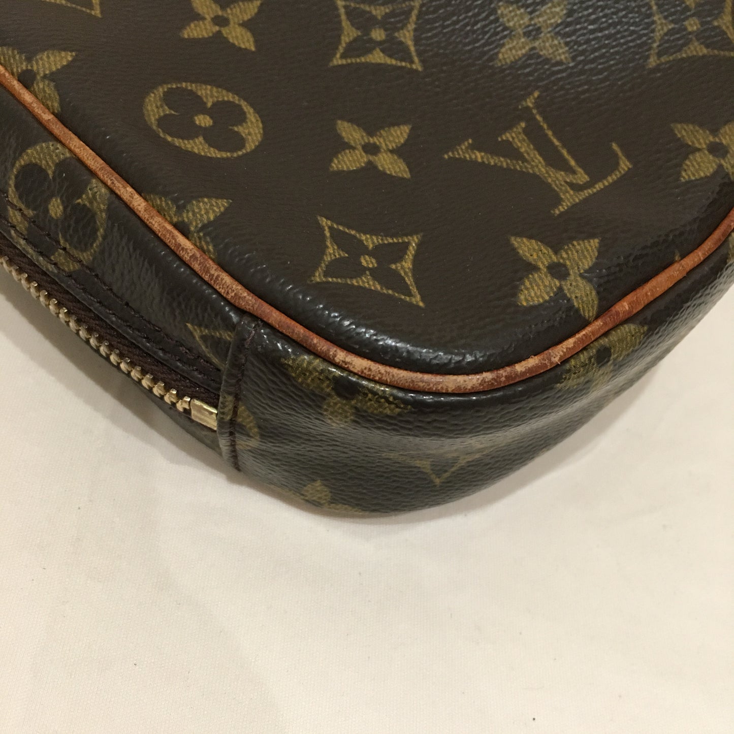 Balenciaga Triangle Pouch Leather Medium Sku# 60316