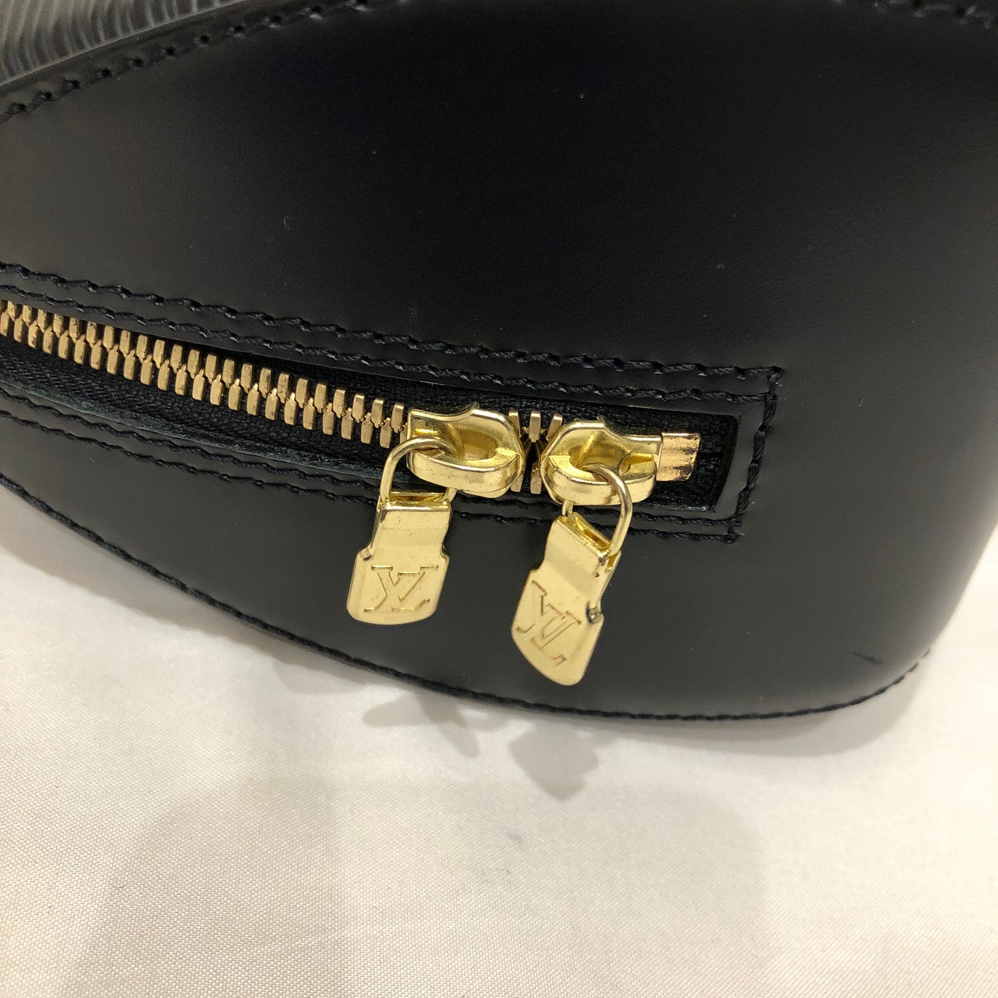 Gucci Red Leather Belt Bag 75/30 Sku# 63738