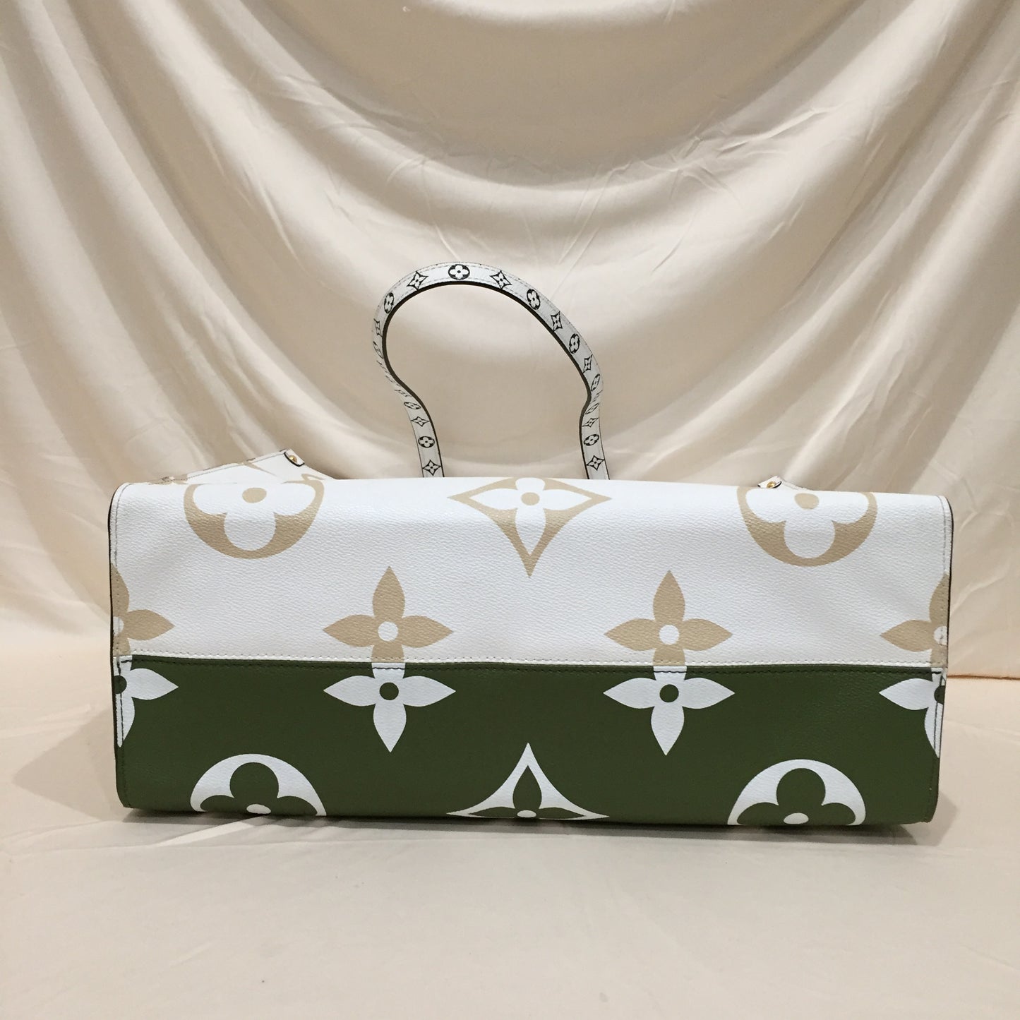 Louis Vuitton White Green Monogram Coated Canvas Giant Onthego GM Tote Sku# 72011