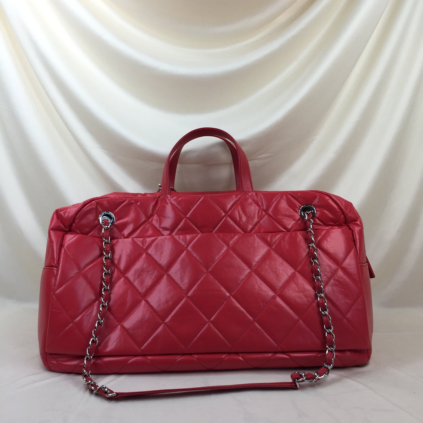 Pre-Owned Chanel Red Leather Chain Travel Tote w/ Charm Sku# 65410