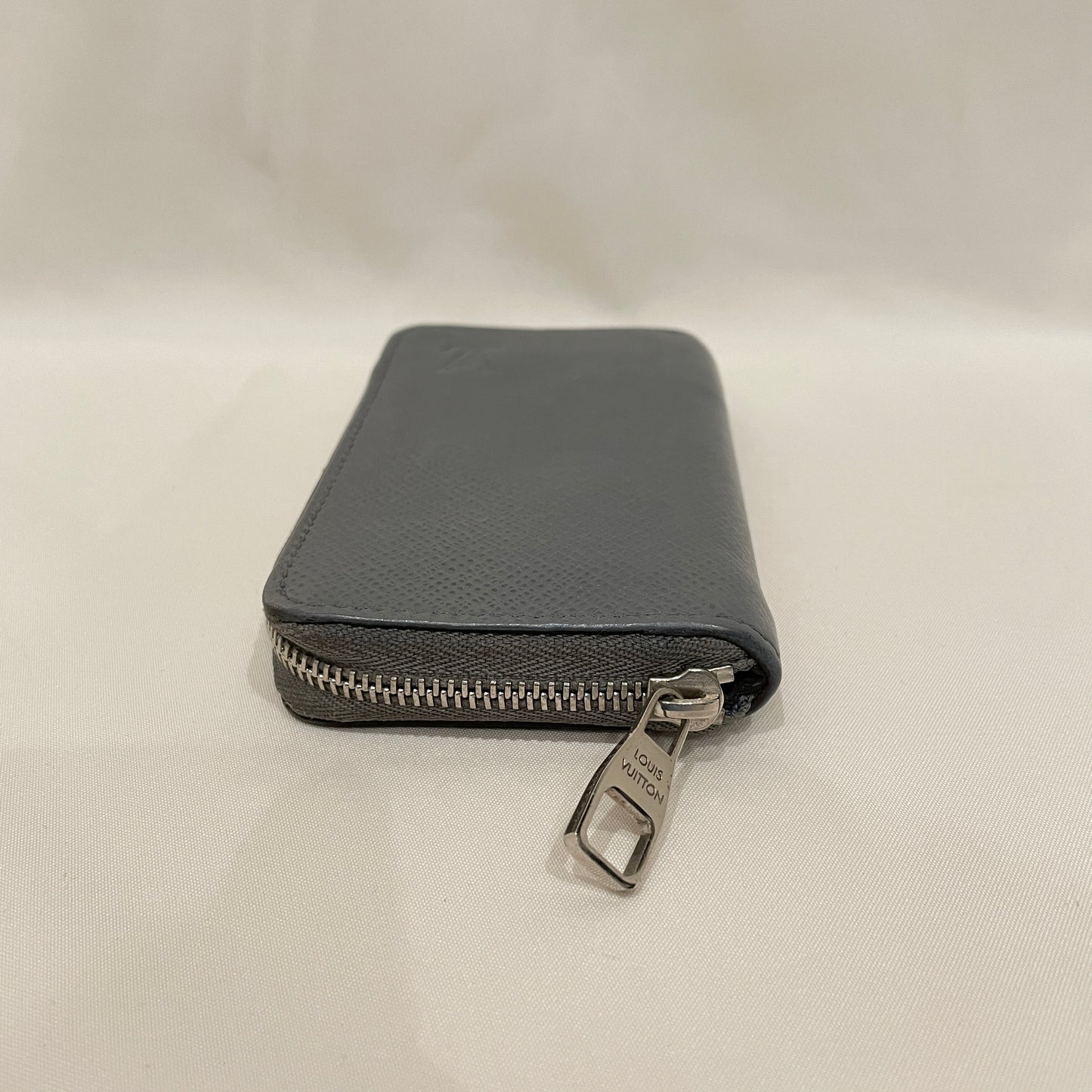 Louis Vuitton Grey Taiga Leather Zip Around Long Wallet Sku# 80095