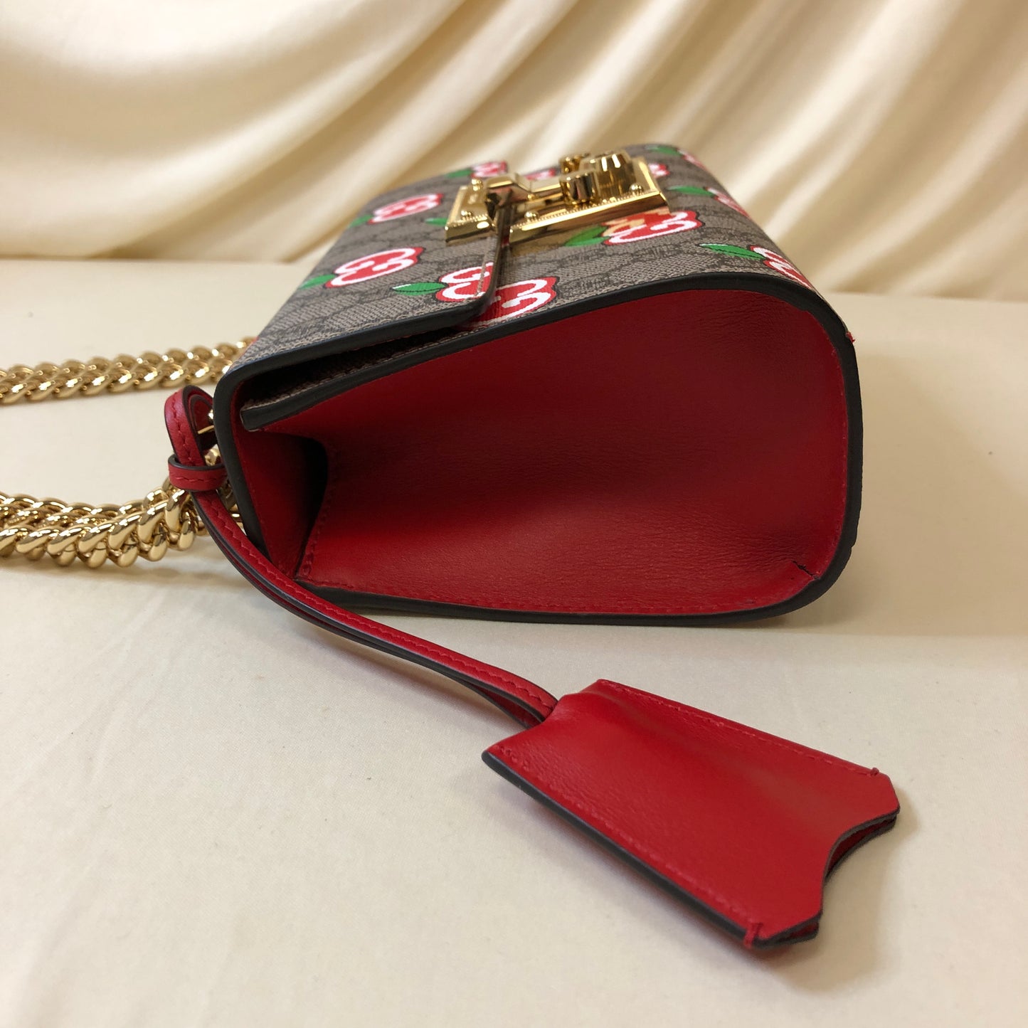 Gucci Supreme Apple Padlock Chain Shoulder Bag Sku# 63879