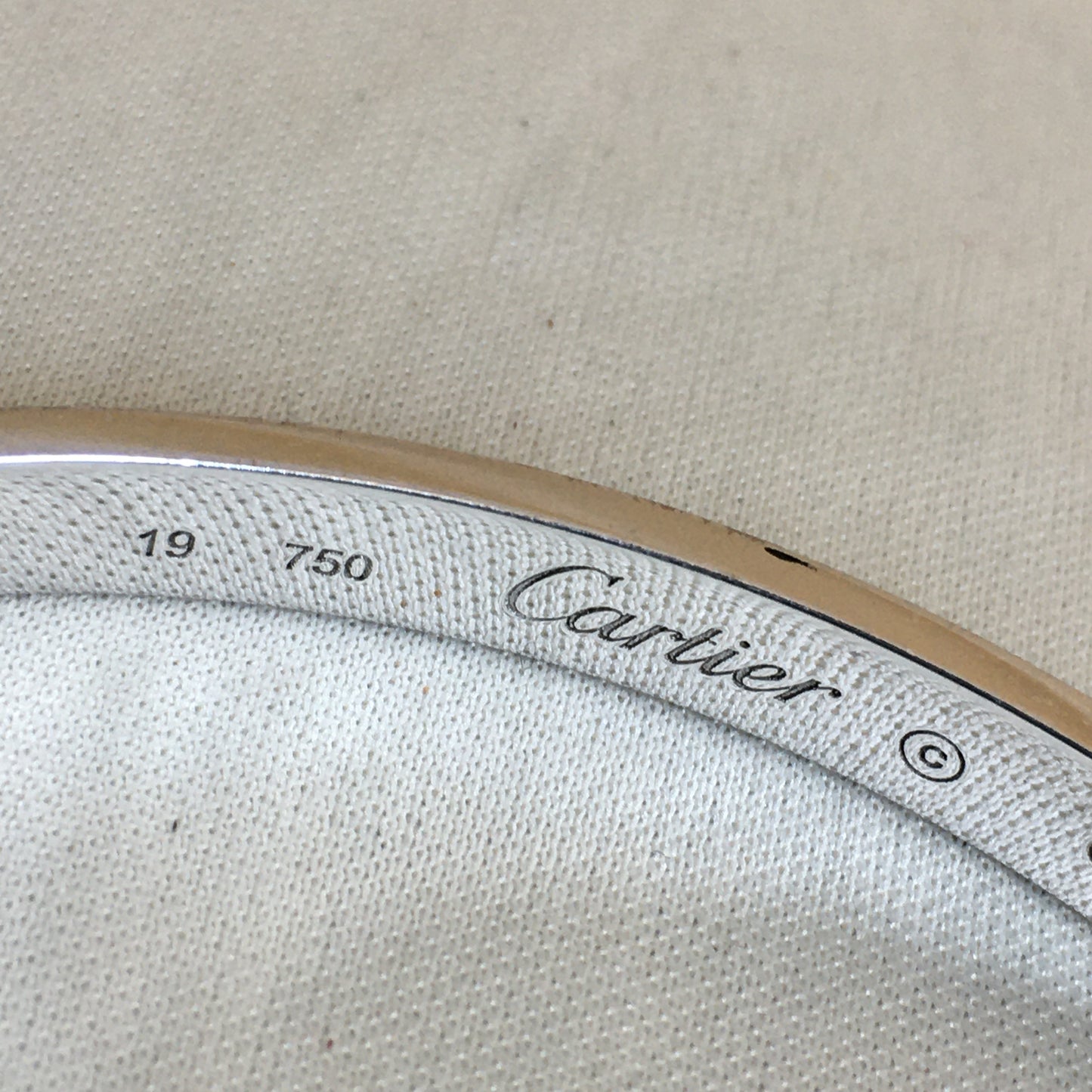 Cartier White Gold Love Bangle #19 (Not original screwdriver include) Sku# 61710