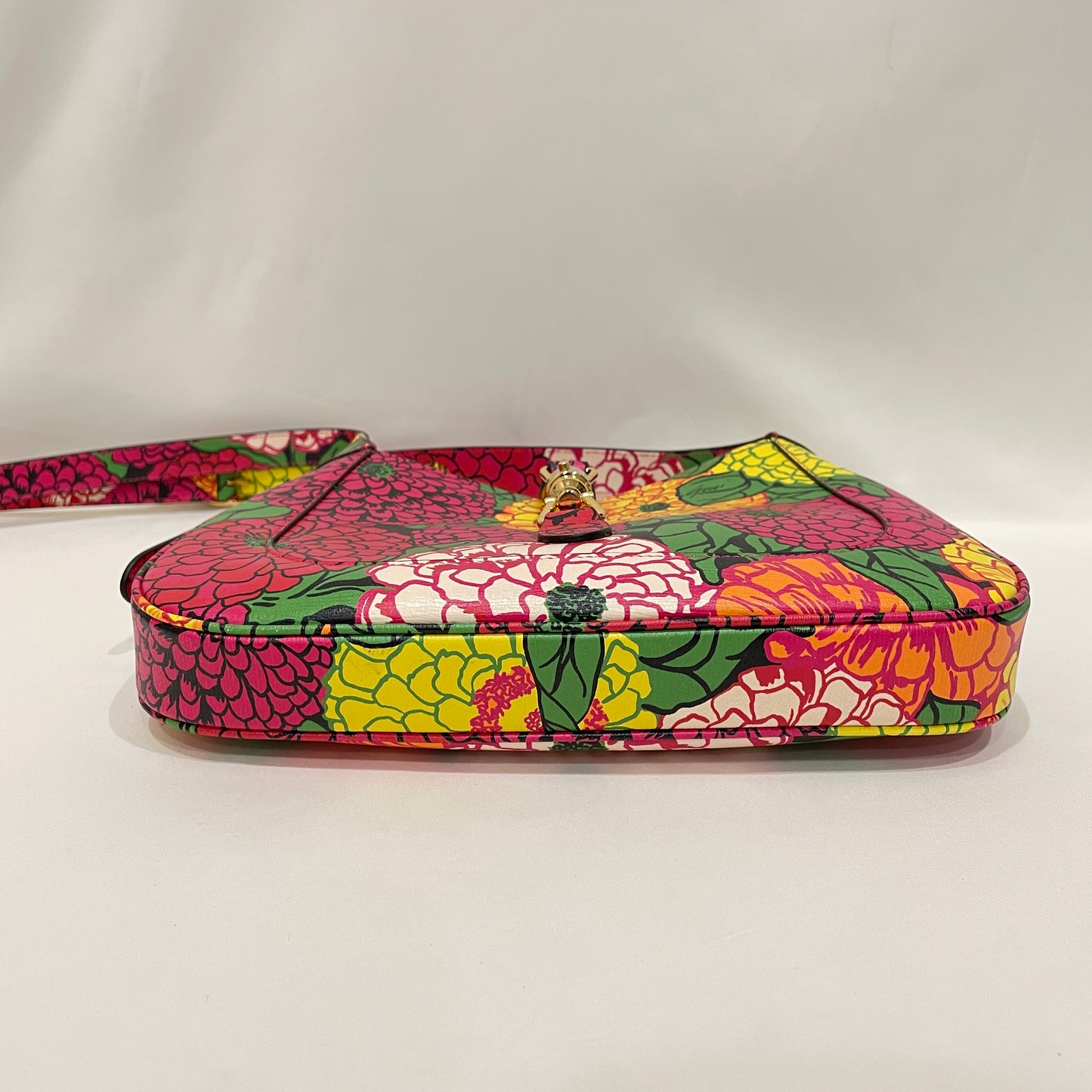 Gucci X Ken Scott Floral Print Calfskin Jackie Multicolor Shoulder bag Sku# 80304