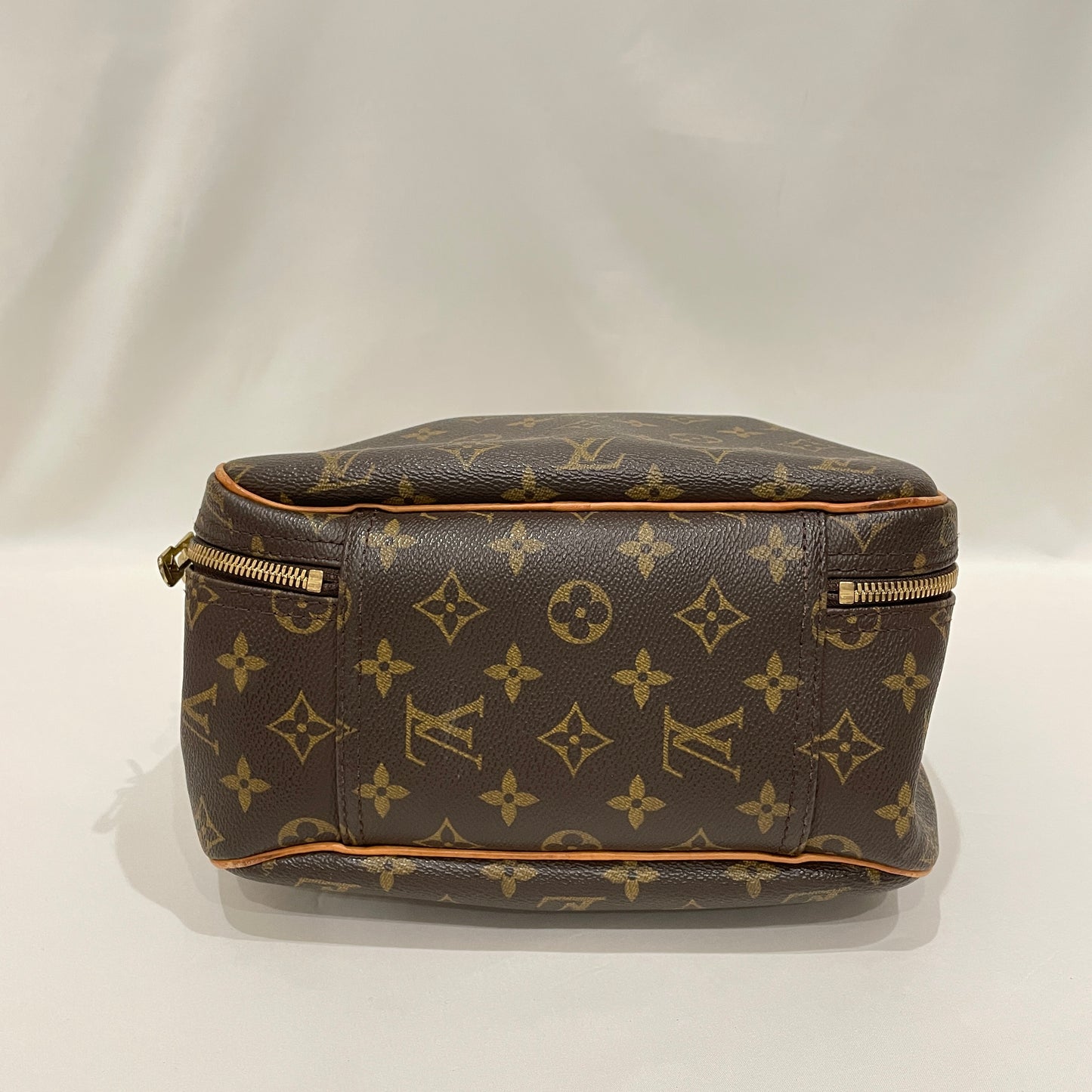 Louis Vuitton Monogram Canvas Excursion Tote Sku# 80431