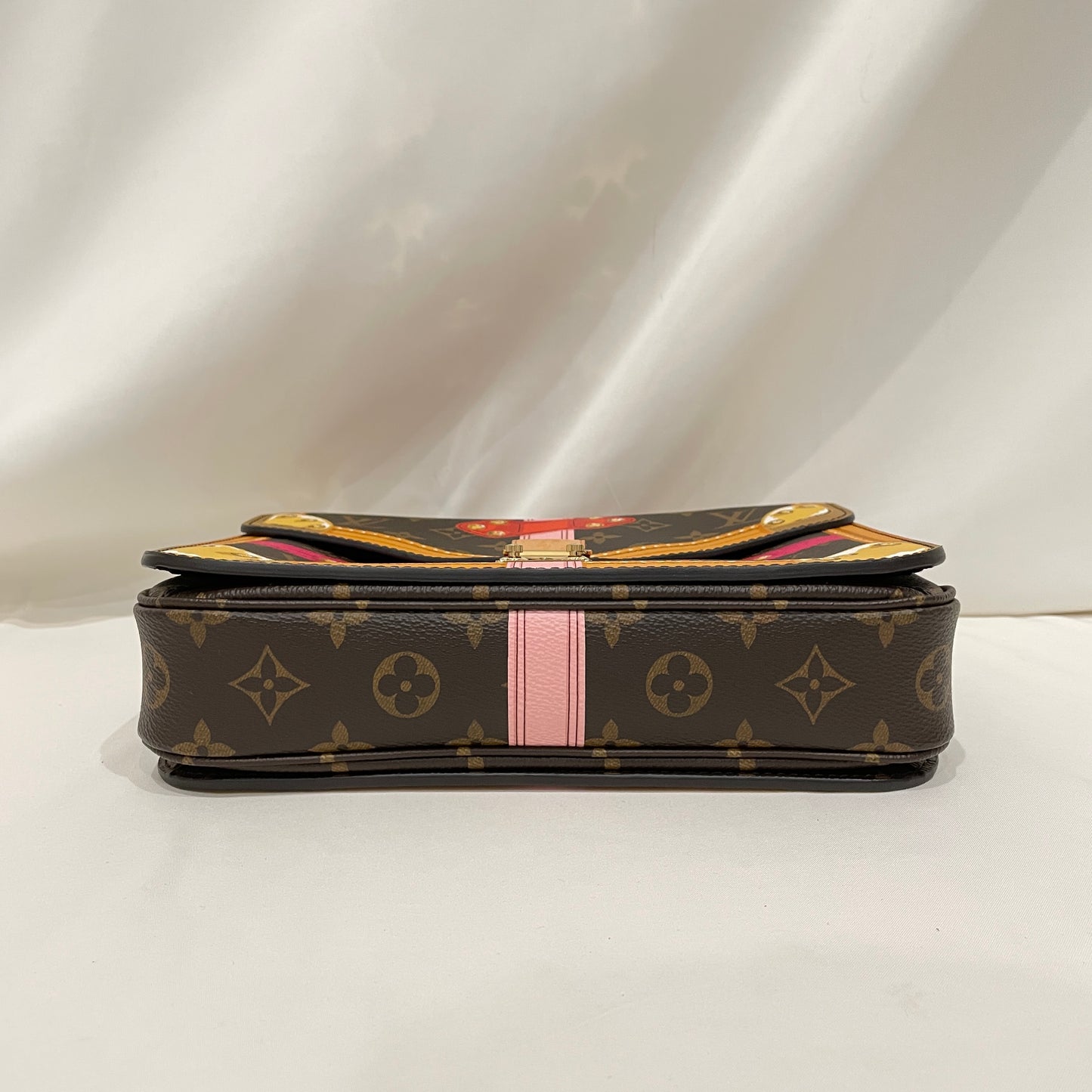 Louis Vuitton Monogram Coated Canvas Summer Trunks Metis Pochette Crossbody Bag Sku# 80857