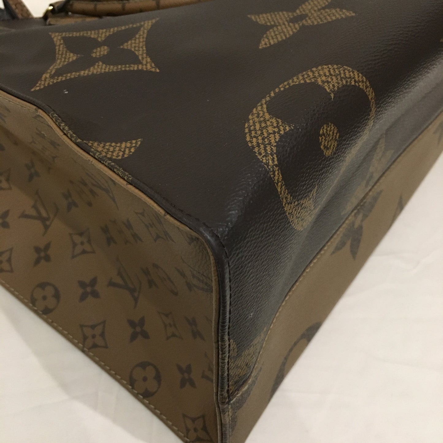 Louis Vuitton Monogram Coated Canvas Reverse Onthego GM Tote Bag Sku# 71303